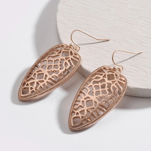 Atelier Sona Jewelry - Filigree Arrow Earrings Rose Gold - Juanita